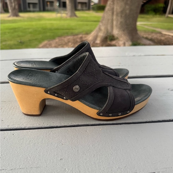 UGG Issa Mosaic Leather Wooden Clogs – Size 9 (Excellent Condition) - Picture 3 of 13